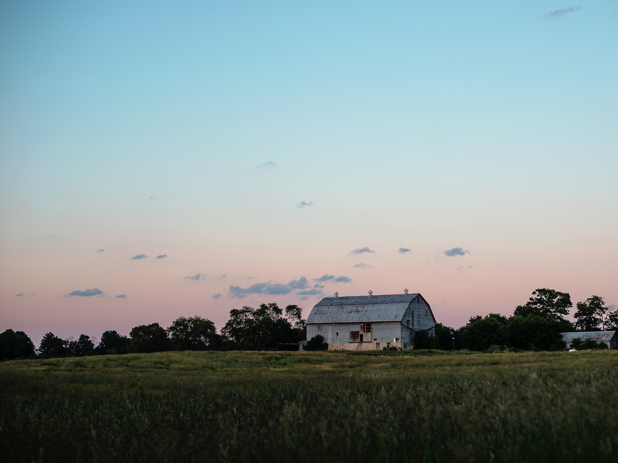 barn of a framer sitting on a field