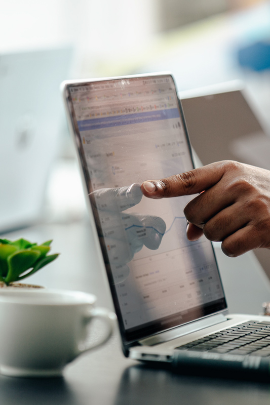 broker pointing at soilfax report